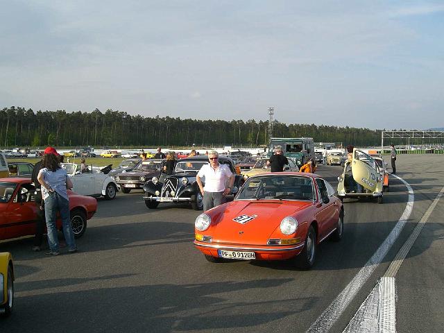 Gabi auf dem Hockenheim Ring geparkt.jpg